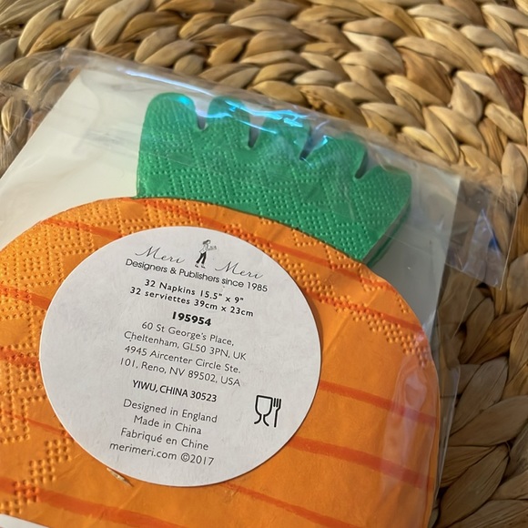 Meri Meri Carrot Plates and Napkins - Picture 2 of 2